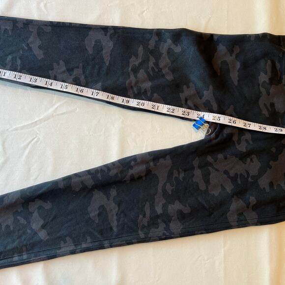 Spanx Seamless Black and Gray Camo Leggings Women's M - Picture 5 of 7